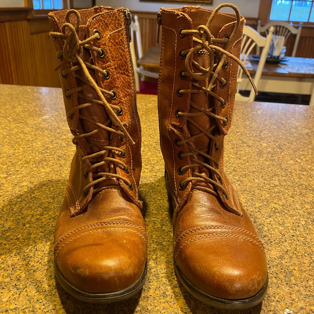 Steve Madden women’s leather boot size 9.5
